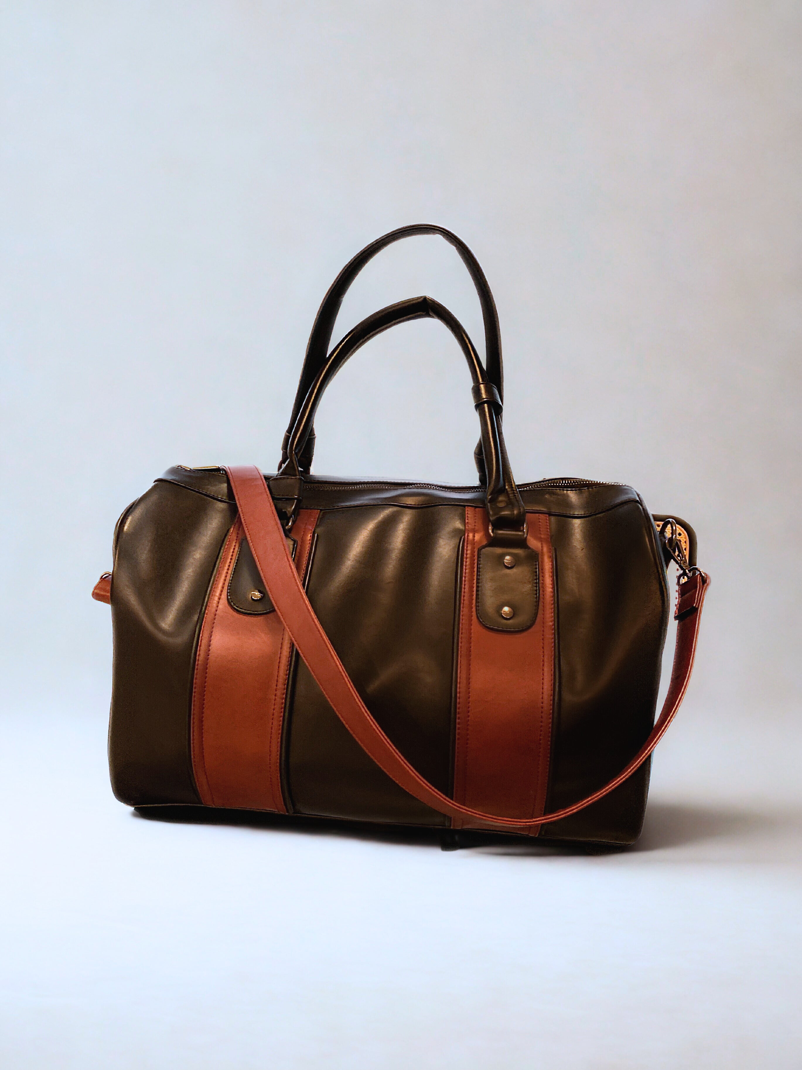 Marea Weekender Bag Medium Size Black Leather